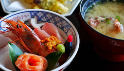 ¿Cuáles son los rasgos identificativos de la cocina japonesa?