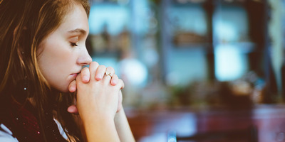 Afrontando la menopausia prematura con la sustitución hormonal