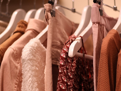 ¿Cómo comprar marcas de ropa de mujer fiables en internet?